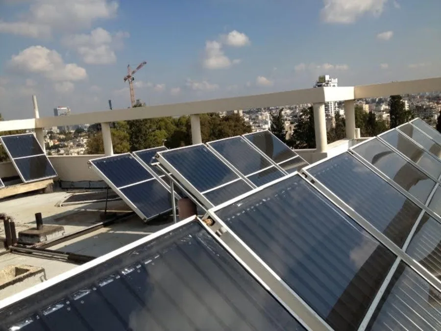 התקנת דוד שמש של מגה חום דודי שמש